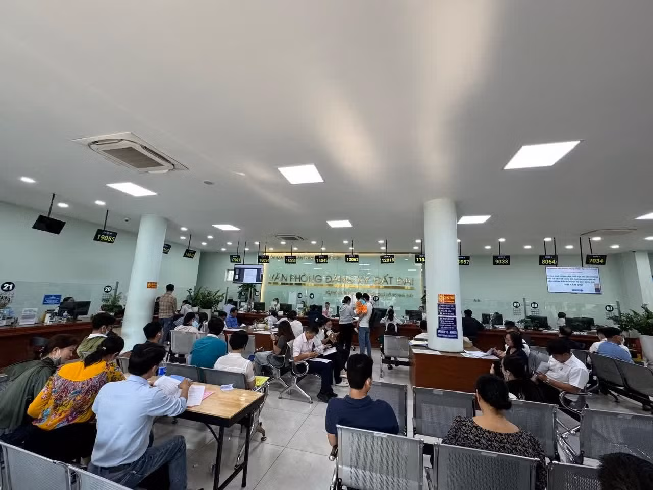 Từ nay, người dân TPHCM có thể ngồi ở nhà để nộp hồ sơ đất đai.