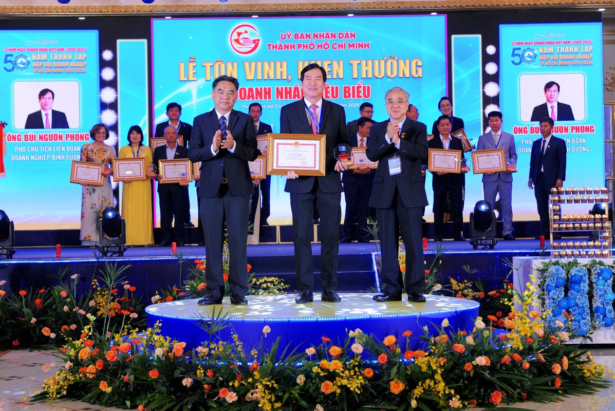 LÊ PHONG GROUP VINH DỰ NHẬN BẰNG KHEN CỦA UBND TP.HCM