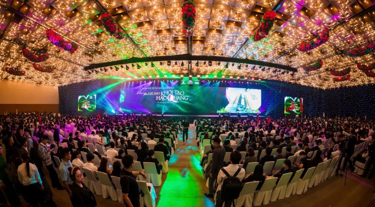 KICK-OFF DỰ ÁN THE EMERALD BOULEVARD: GẦN 3.000 ”ĐẠI SỨ NGỌC LỤC BẢO” CÙNG THẮP SÁNG HÀO QUANG TÂM NGỌC