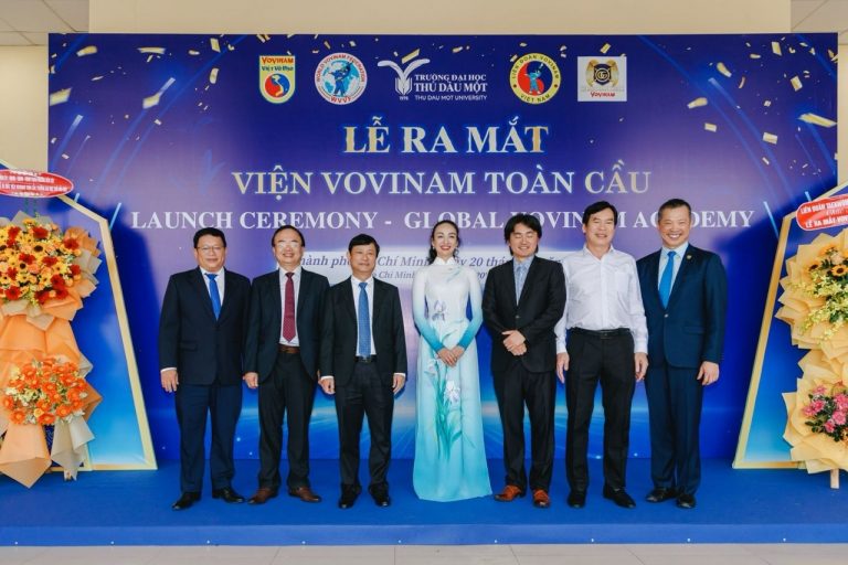 Ông Bùi Ngươn Phong – Chủ tịch HĐQT Tập đoàn Lê Phong trong vai trò khách mời, thành viên của Liên đoàn Vovinam Việt Nam (thứ hai từ phải qua) vinh dự tham dự chương trình
