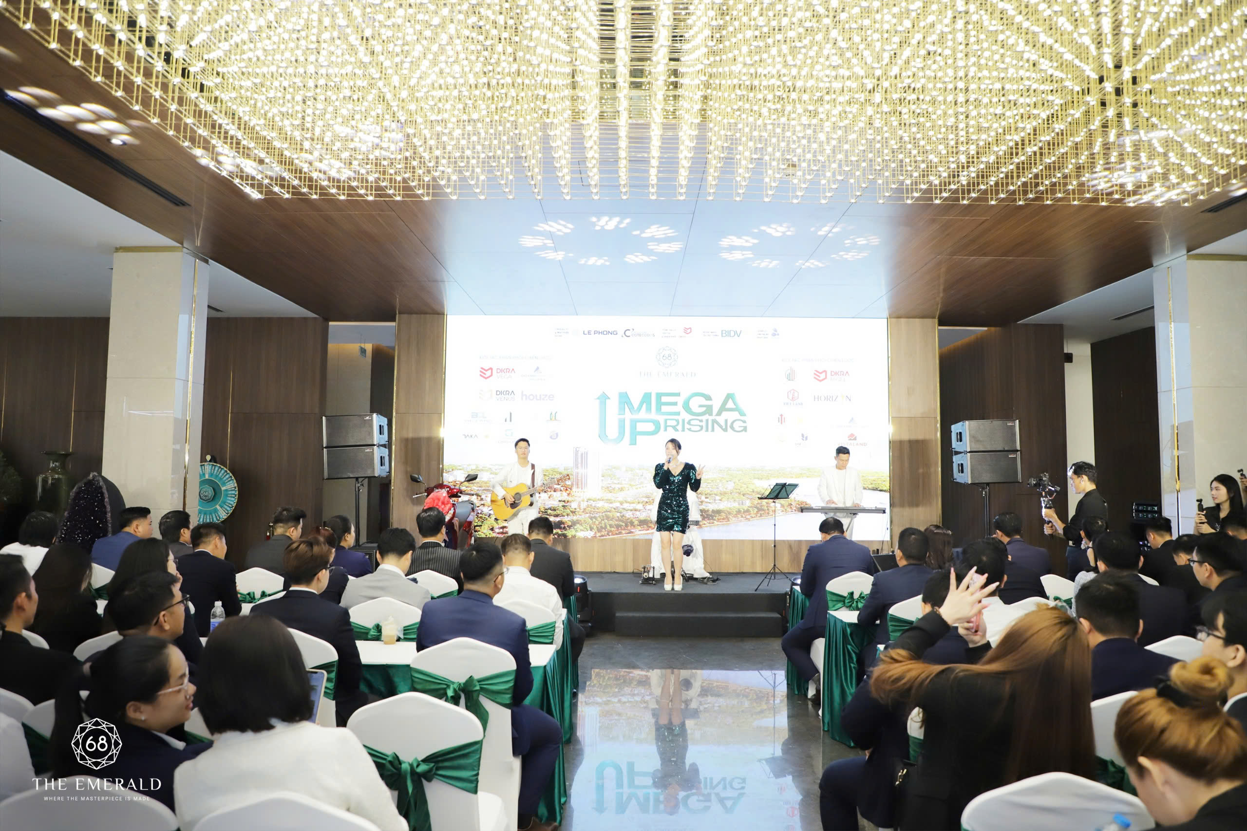 HƠN 1.000 ‘’CHIẾN BINH’’ THE EMERALD 68 ĐẦY NHIỆT HUYẾT, QUYẾT CHINH PHỤC THÁP MEGA