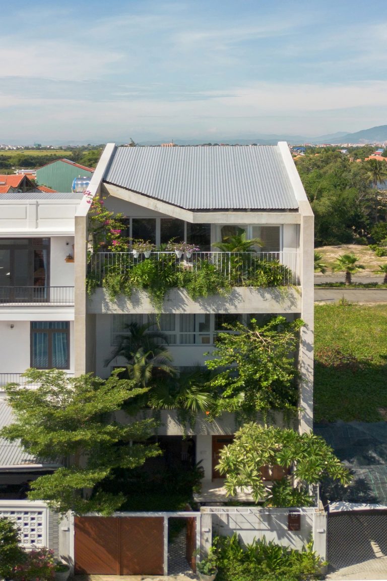 NGẮM NHÌN NGÔI NHÀ 146 M2 VỚI KHÔNG GIAN XANH Ở BA PHÍA