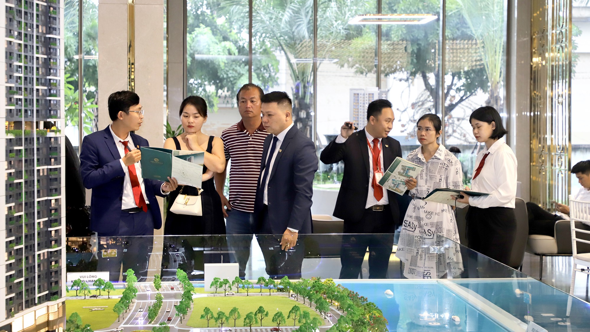 THỊ TRƯỜNG BẤT ĐỘNG SẢN VIỆT NAM QUÝ 4/2024: CĂN HỘ CHUNG CƯ TIẾP TỤC DẪN DẮT THỊ TRƯỜNG