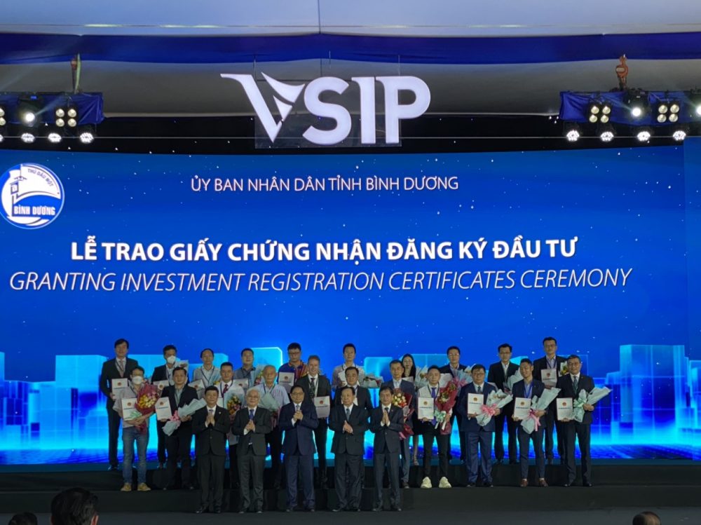 TẬP ĐOÀN LÊ PHONG MỘT THẬP KỶ PHÁT TRIỂN KHÔNG NGỪNG