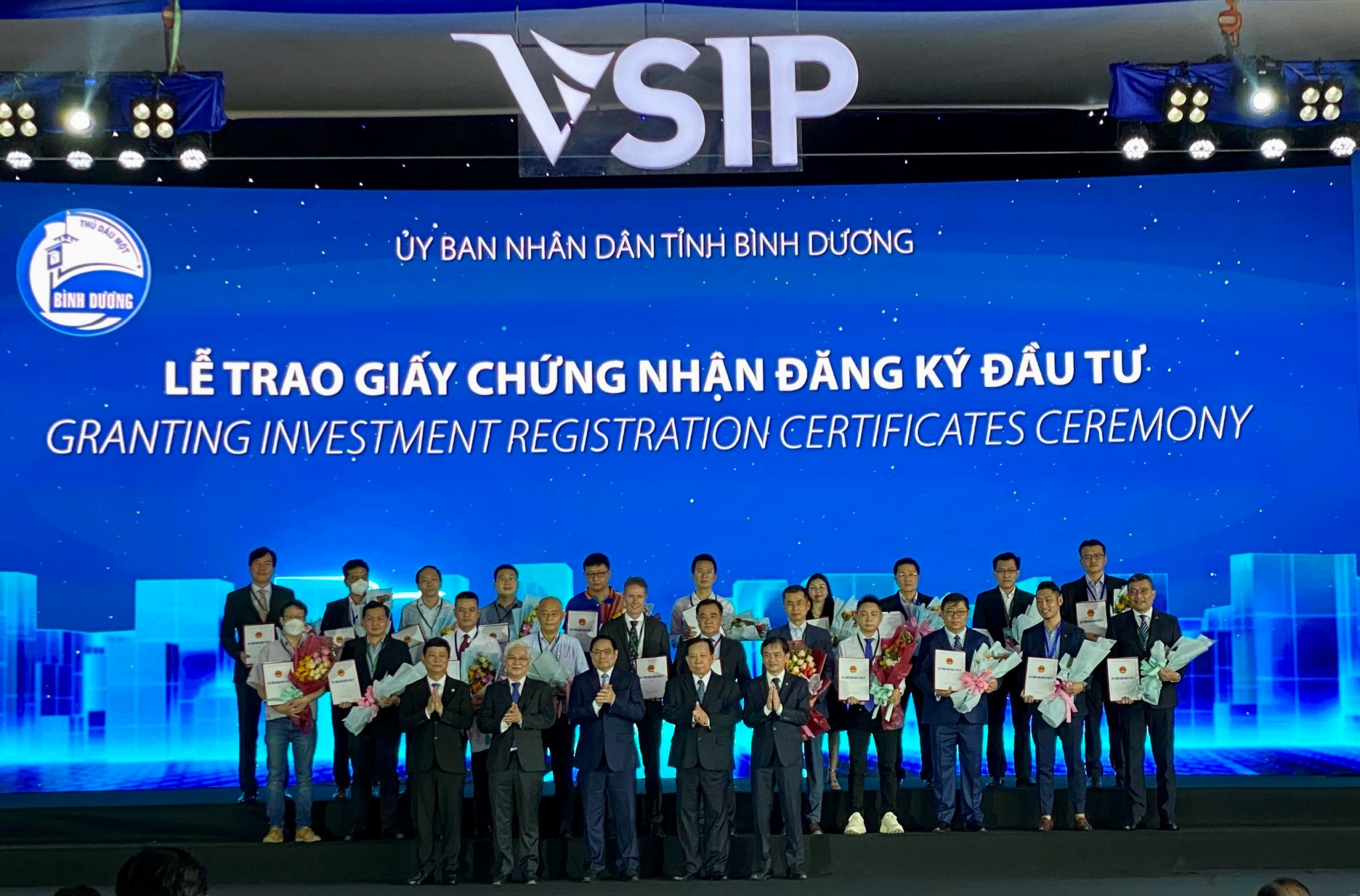 TẬP ĐOÀN LÊ PHONG NHẬN GIẤY CHỨNG NHẬN ĐẦU TƯ XÂY DỰNG NHÀ Ở XÃ HỘI