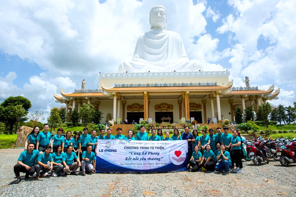 TẬP ĐOÀN LÊ PHONG TIẾP SỨC CHO HỌC SINH CÓ HOÀN CẢNH KHÓ KHĂN TẠI TỈNH BÌNH PHƯỚC